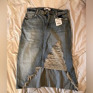 Brand Zara frayed skirt not size Medium
